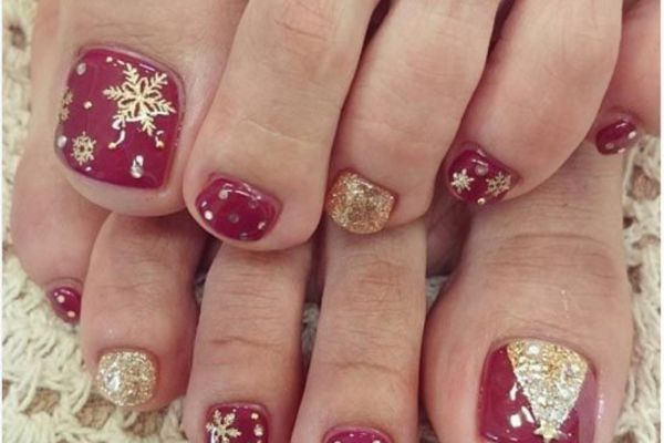 Christmas Toe Nails Design 7