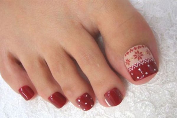 Christmas Toe Nails Design 9