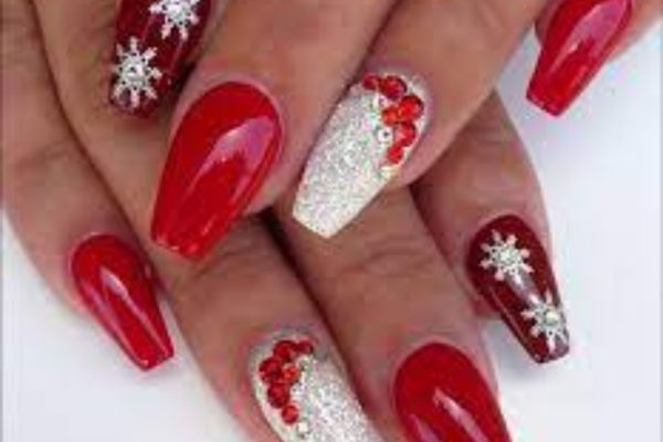 Displays A Coffin Christmas Nail Art