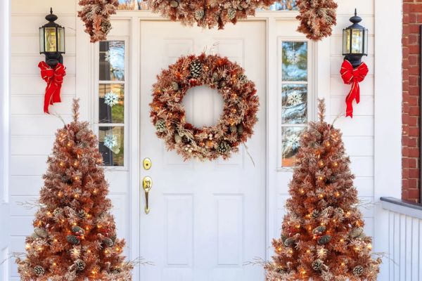 Festive Wreaths and Garlands