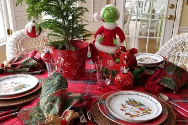 Grinch Inspired Table Centerpiece