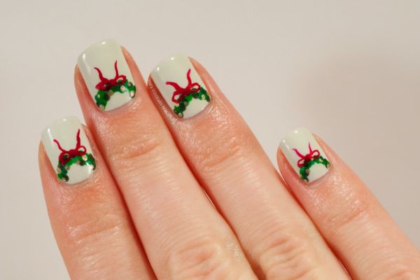 Holiday Half Moon Wreaths Nails