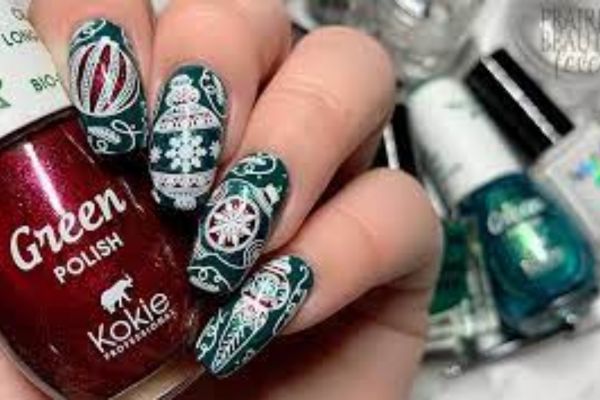 Joyous And Sparkly Christmas Nail Art Design